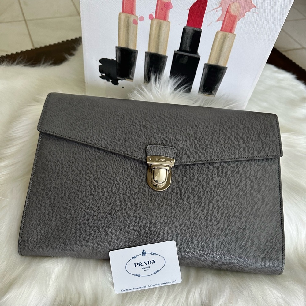 Stunning Clutch